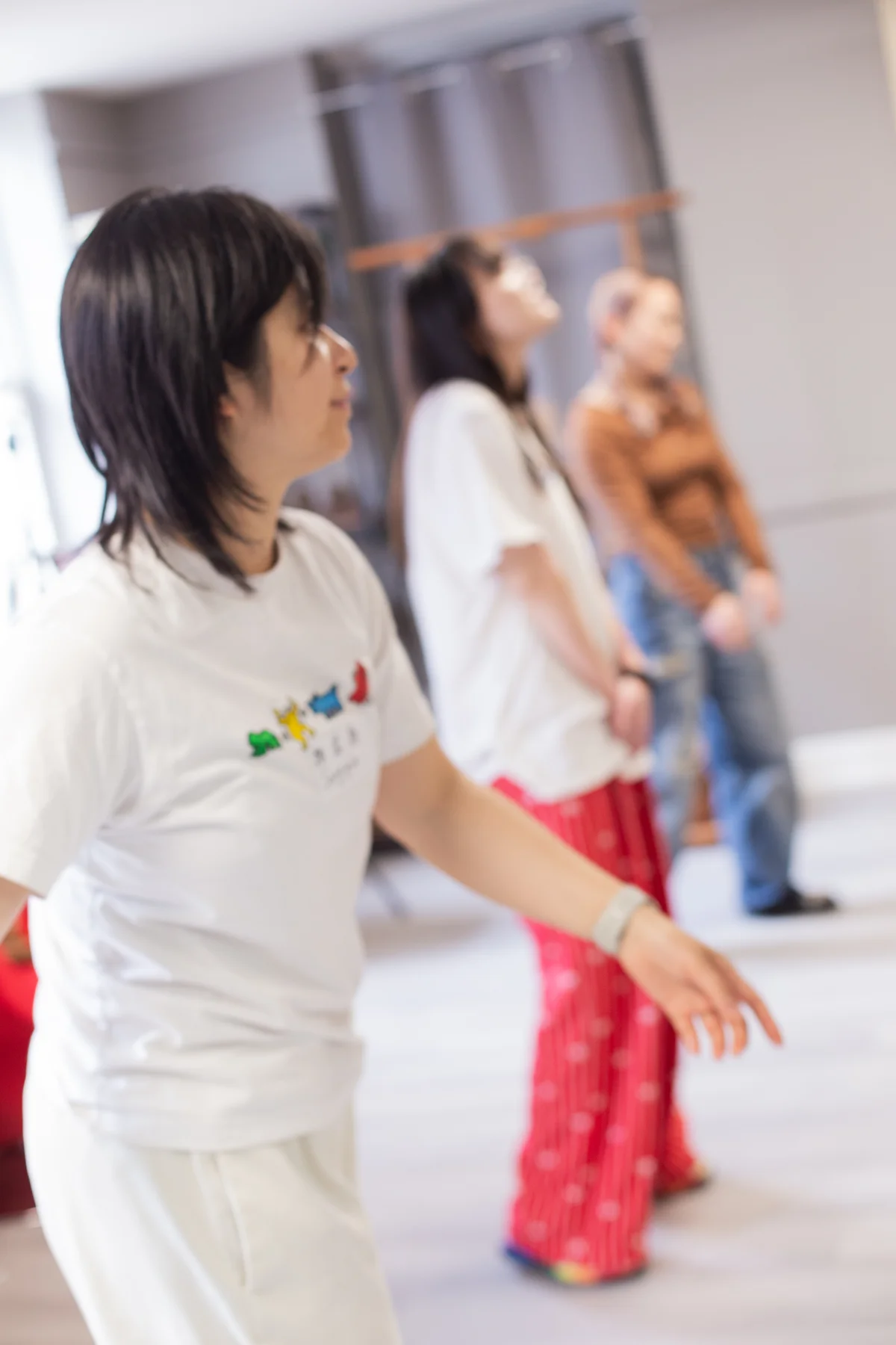 A facilitator standing during a creative group activity